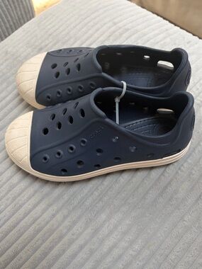 CROCS Navy and Cream Kids Vented Slip-On Sandals